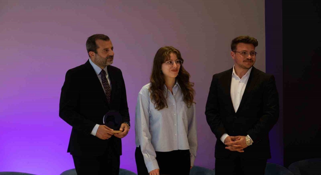 Gürsuya bir ödül daha