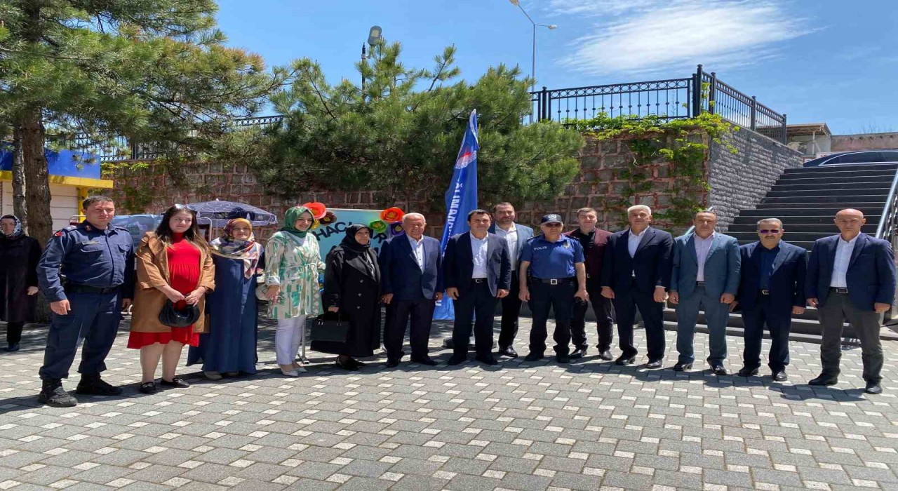 Hacılarda el emeği göz nuru eserler sergilendi