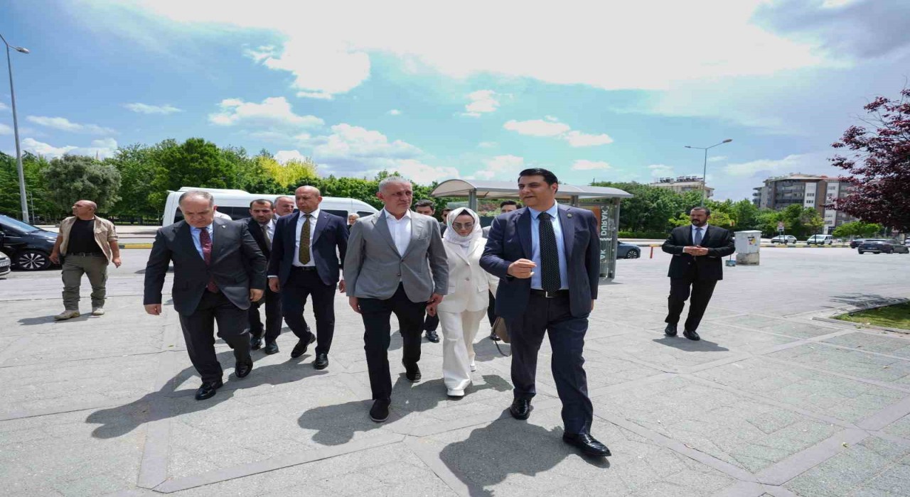 Hacıosmanoğludan D.T. Şehitkamil sahnesine tam not