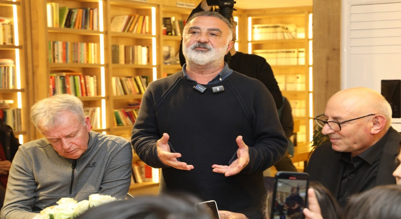 Hafızalarda ‘Erdal Bakkal karakteri ile yer edinen usta oyuncuya Karasuda yoğun ilgi