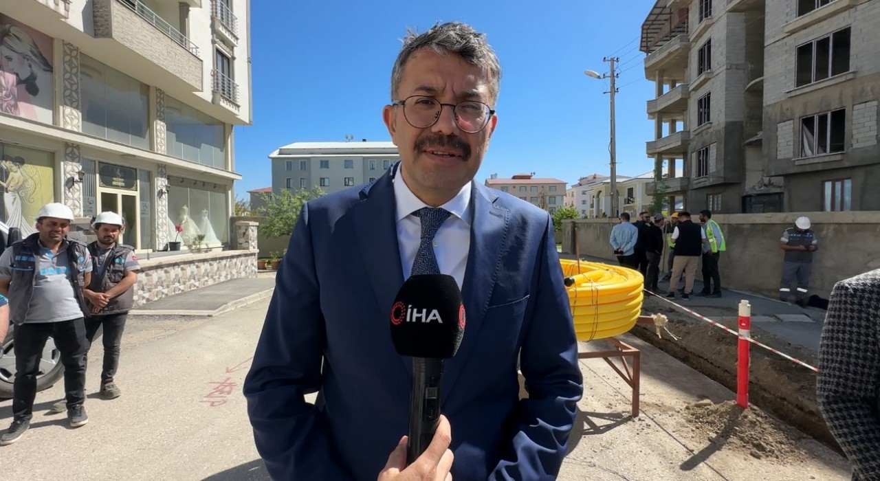 Hakkari Valisi Çelikten Yüksekovada 5 mahalleye doğalgaz müjdesi