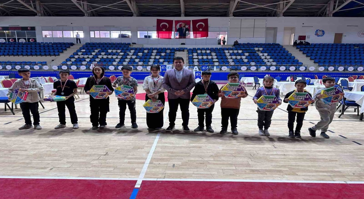 Hakkaride ‘Akıl ve Zekâ Oyunları Turnuvası İl Finali tamamlandı