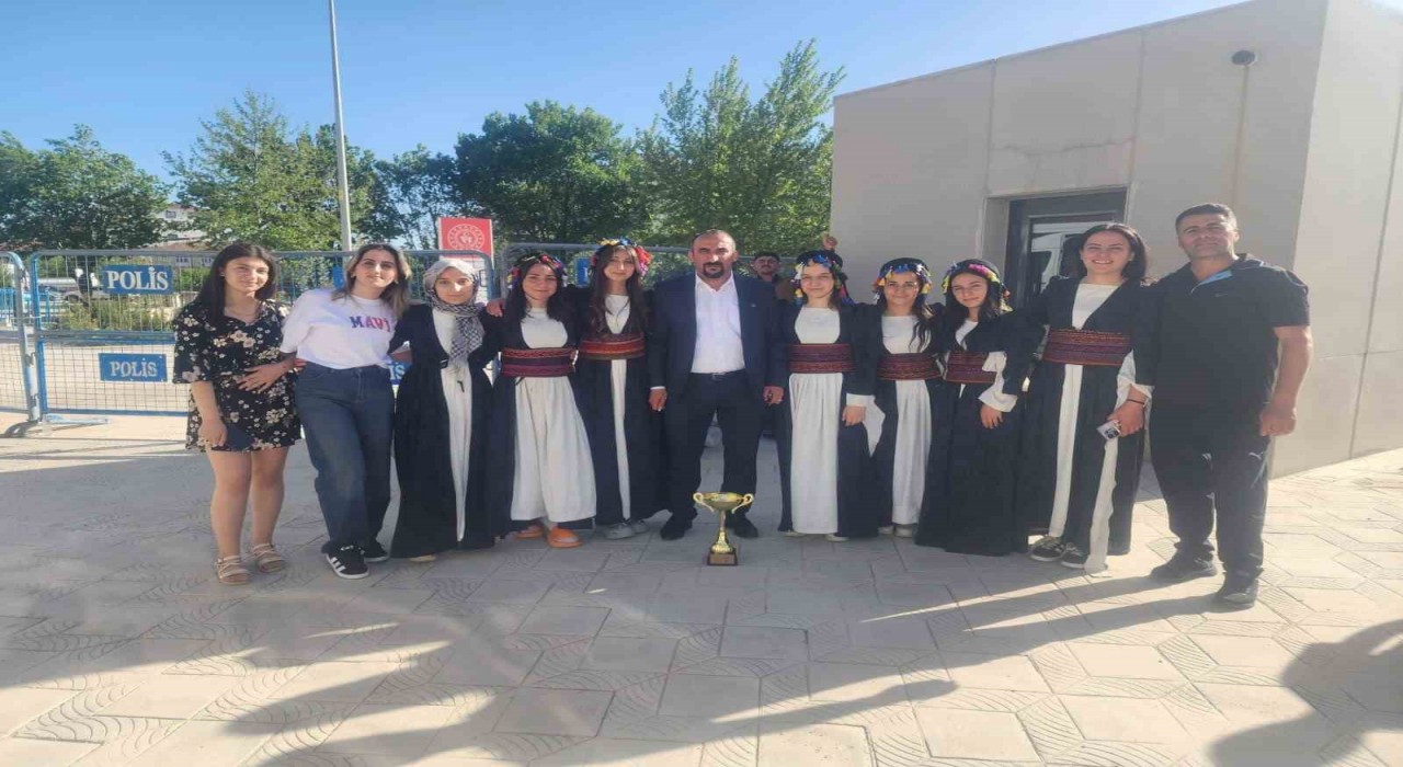 Hakkaride iki kulüp bölge birincisi oldu
