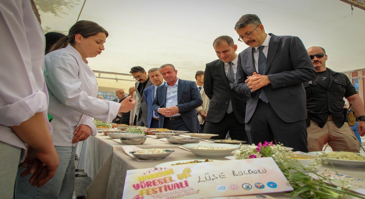 Hakkâride Yöresel Ot Festivali düzenlendi