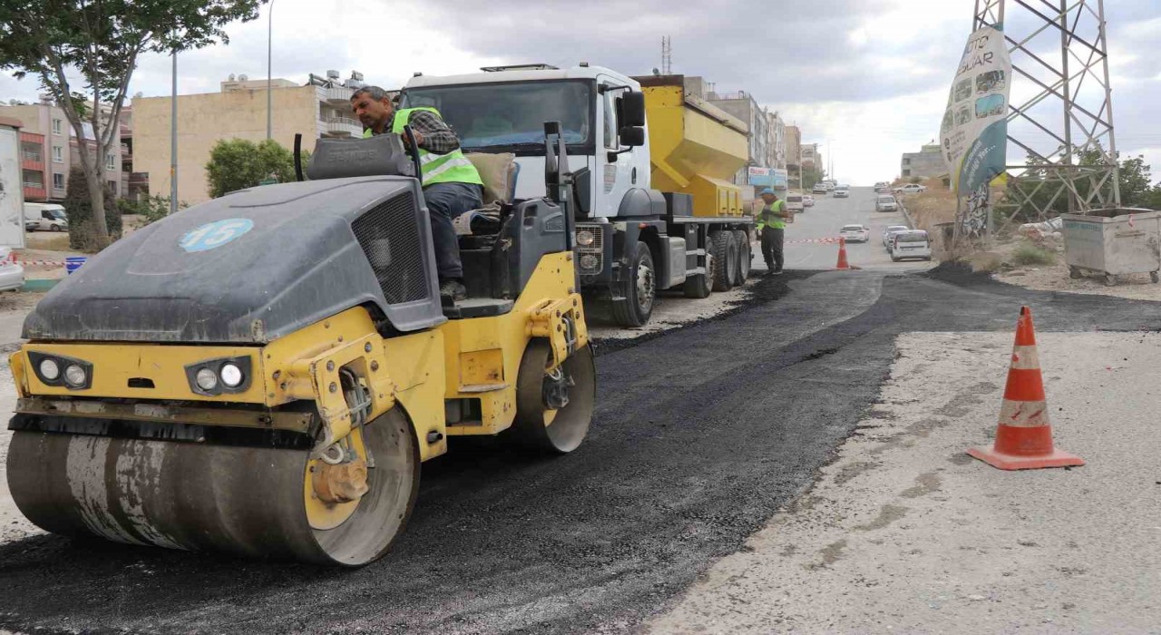 Haliliyede yollar sıcak asfaltla yenileniyor
