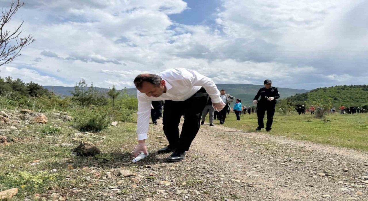 Hanönünde Orman Benim etkinliğiyle çevre temizliği yapıldı