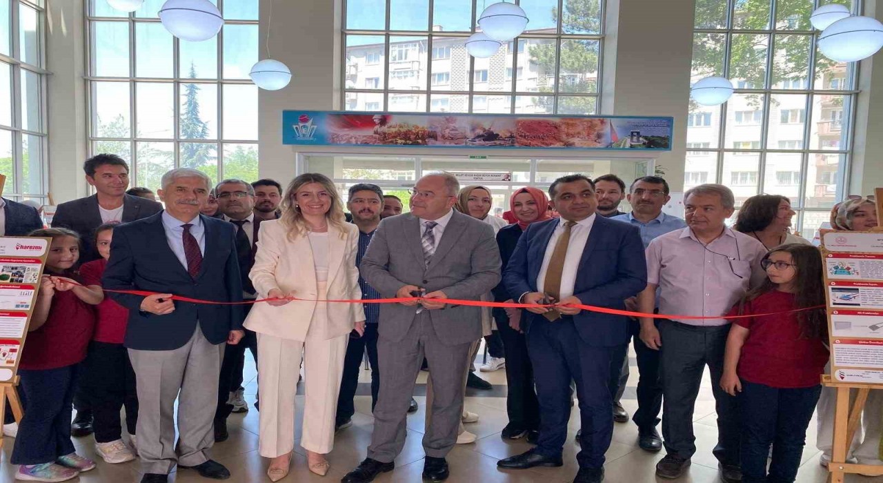 Harezmi Yıl Sonu Sergisi büyük coşkuya sahne oldu