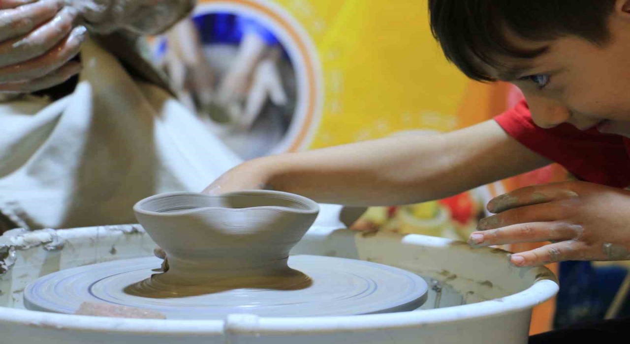 Hem çocuklar hem yetişkinler sinema gecesiyle özel anlar yaşadı