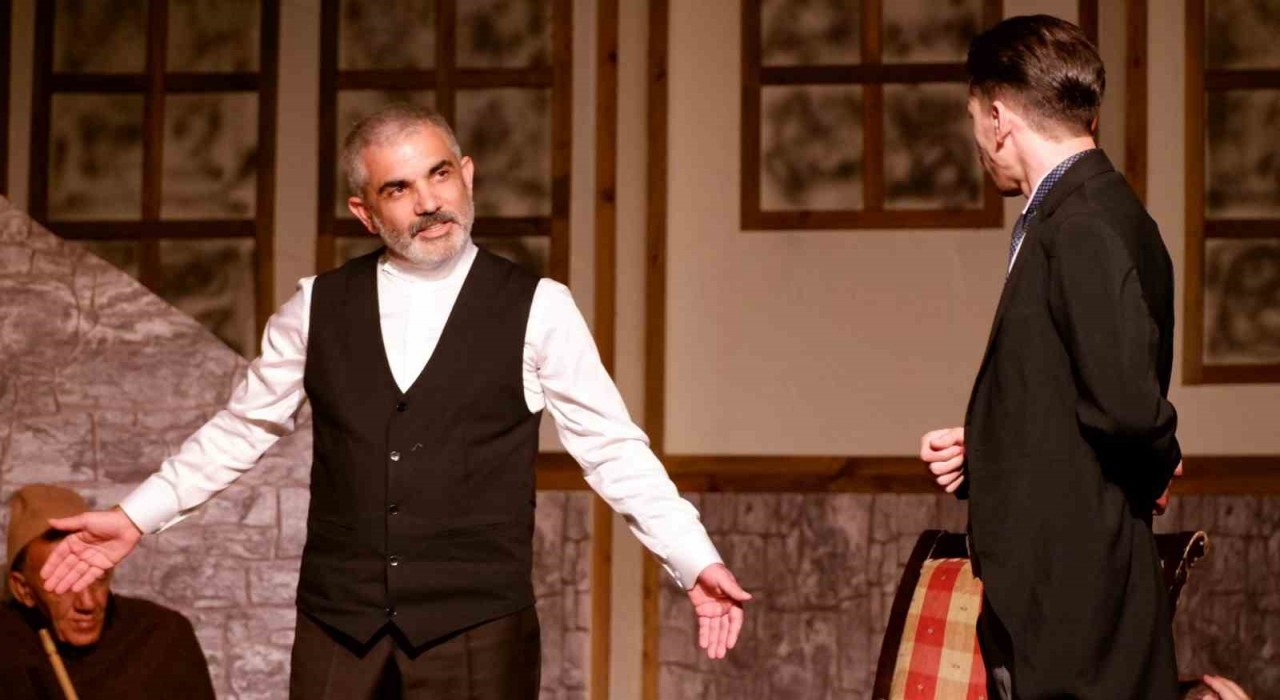 Hem yazdı hem oynadı