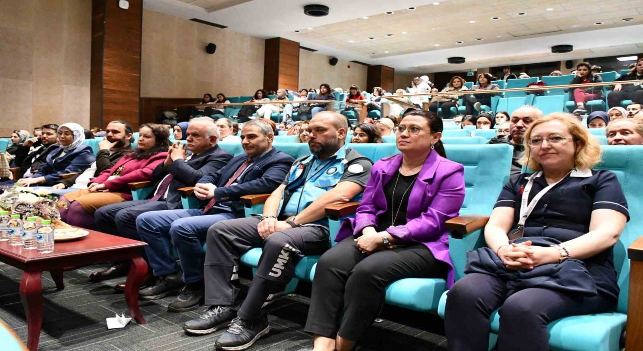 Hemşirelik Haftasında hemşirelerin önemi anlatıldı