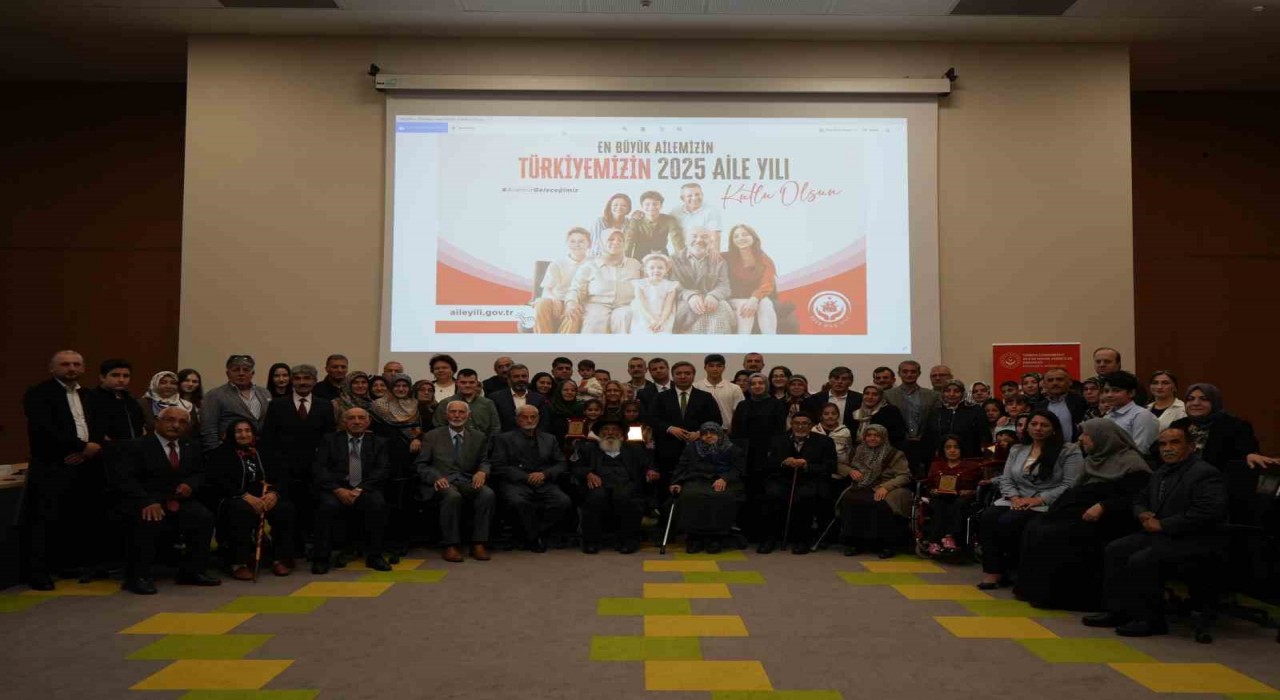 Her aile ayrı bir hikaye: 24 örnek aileye şilt takdim edildi