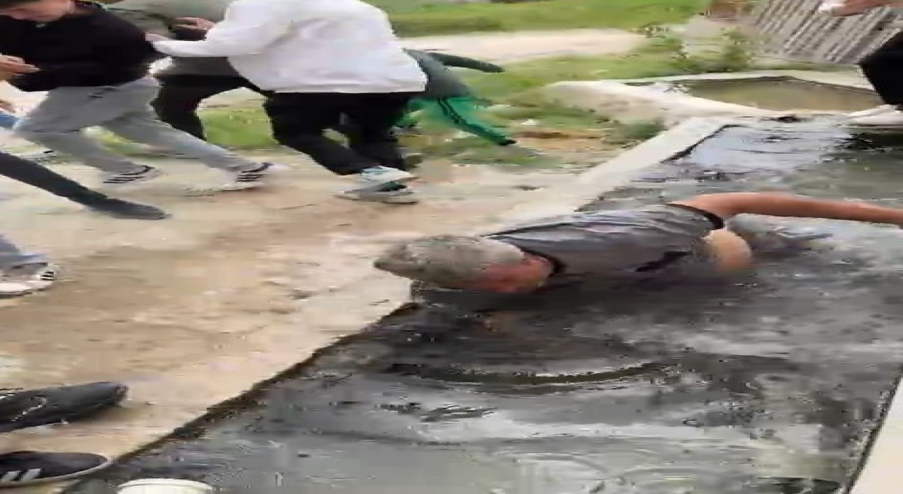 Hıdırellez Bayramına gelmeyen vatandaş ‘su oluğuna atıldı