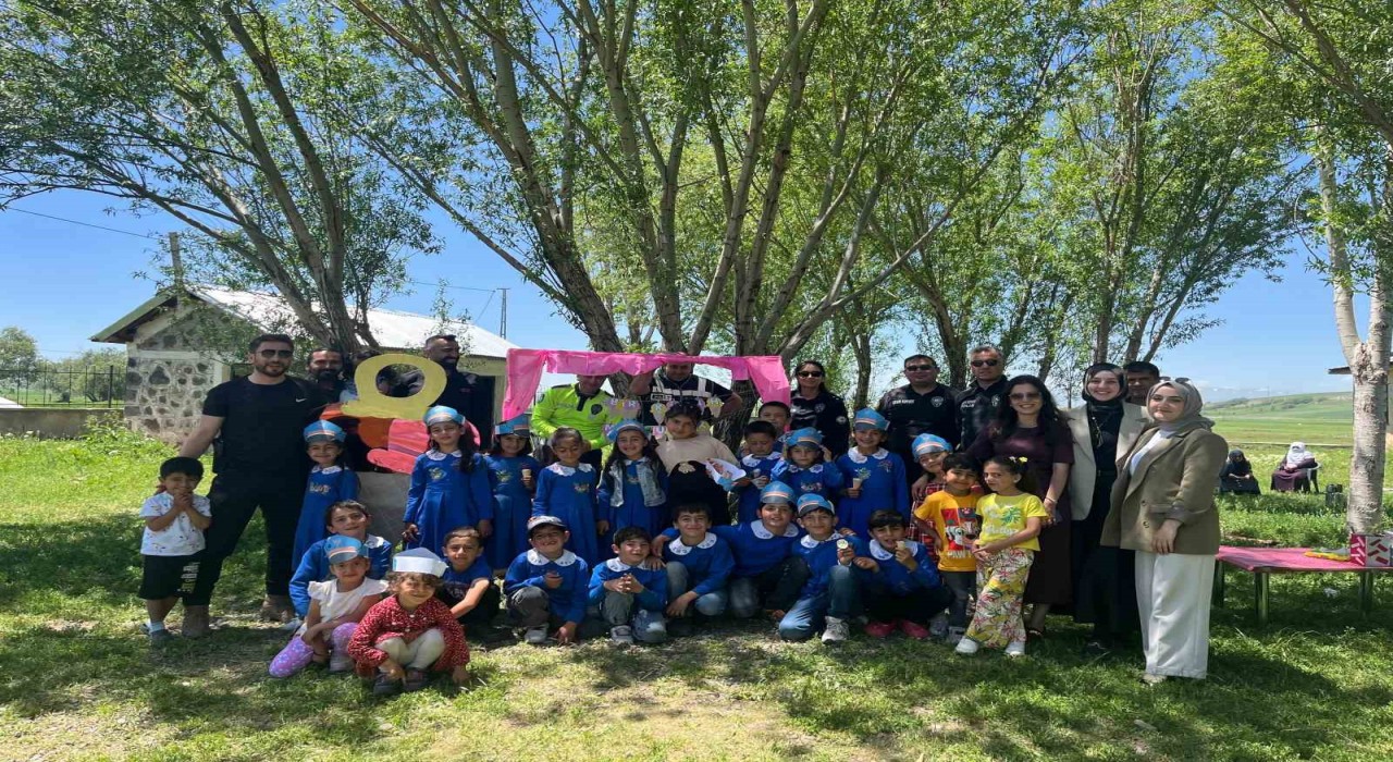 Hınısta Beraber bir dondurma yemeyelim mi? etkinliği