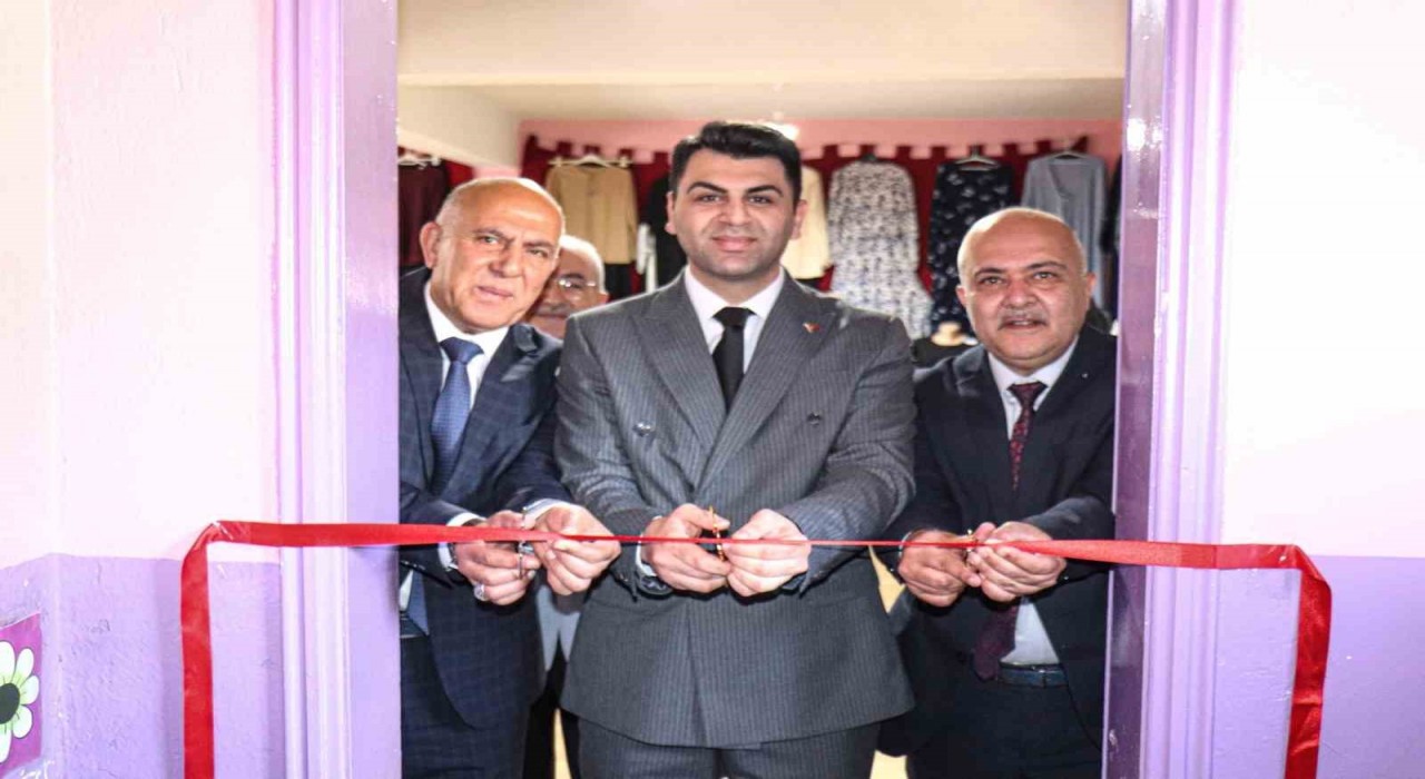 Hisarcık Aşağı Yoncaağaç köyünde açılan giyim kursunun yıl sonu sergisi