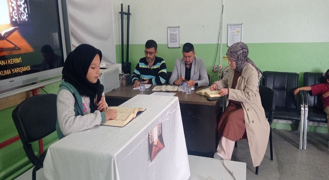 Hisarcık Kutluhallar İlk-Ortaokulunda Kuran-ı Kerimi güzel okuma yarışması