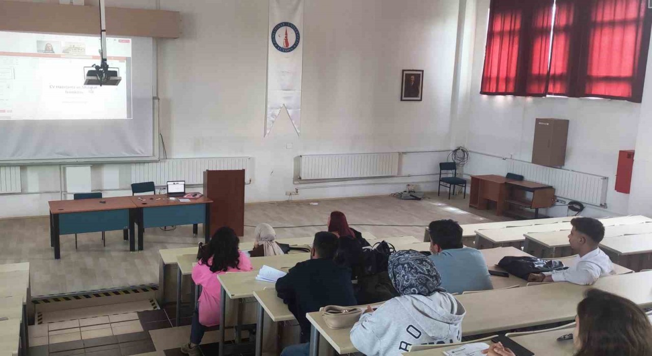 Hisarcık MYOda CV Hazırlama ve Mülakat Teknikleri konulu konferans