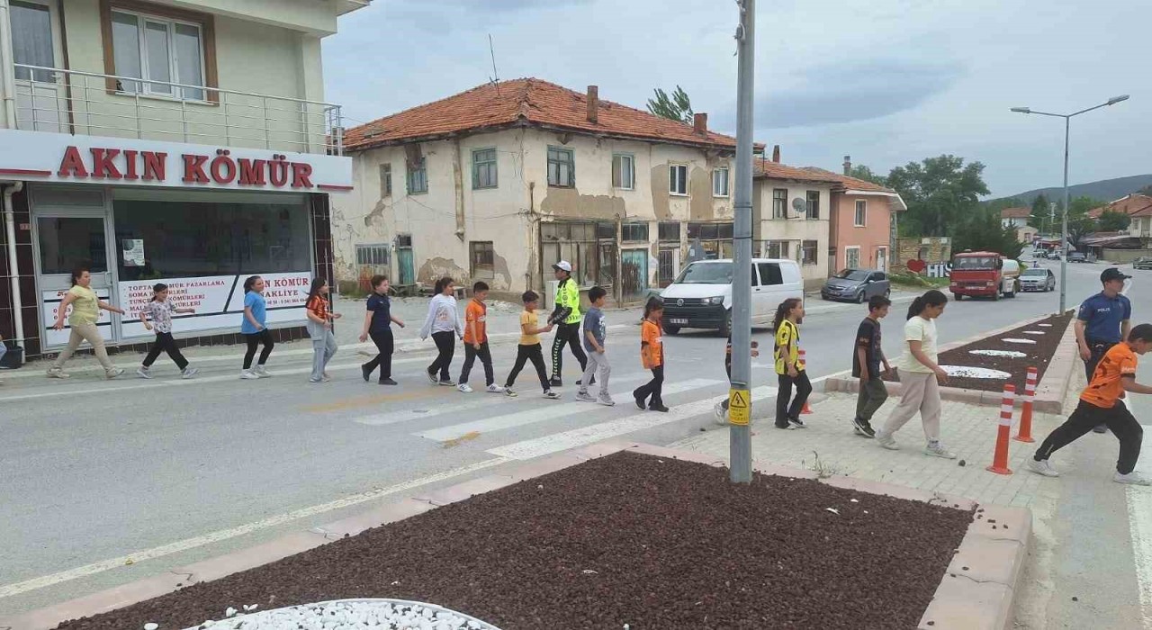 Hisarcıkta öğrencilere trafik eğitimi