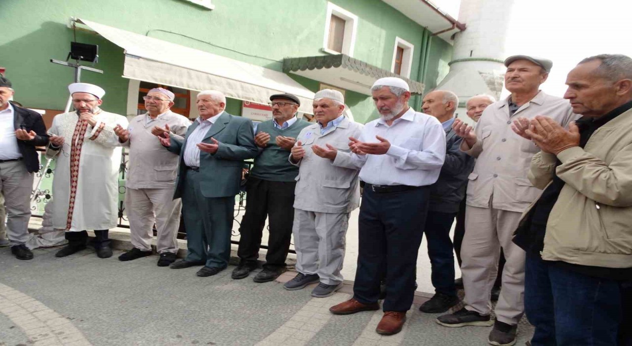Hisarcıktan 19 hacı adayı kutsal topraklara uğurlandı