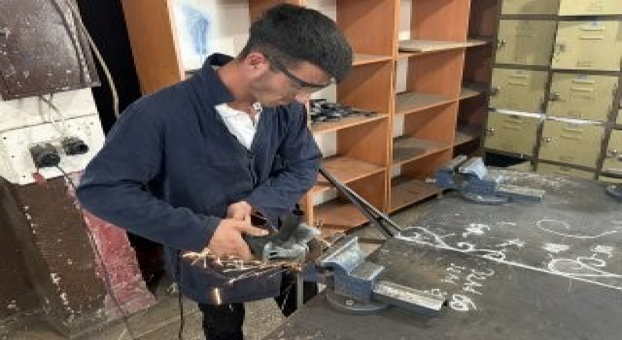 Hurda malzemeler sanata dönüştü: altın parmaklar Erbaada yetişiyor