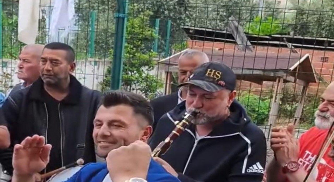 Hüsnü Şenlendirici İznikte arkadaşının düğününe katıldı