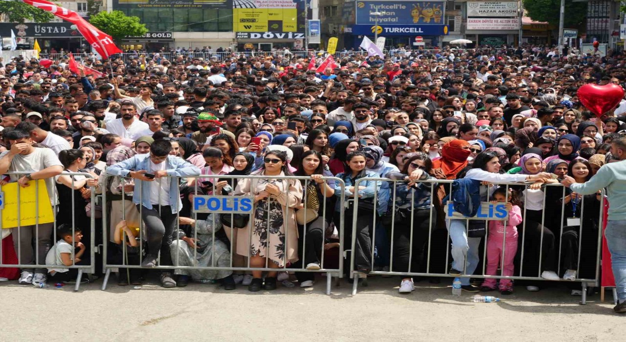 Iğdırda 1 Mayıs Emek ve Dayanışma Günü coşkuyla kutlandı