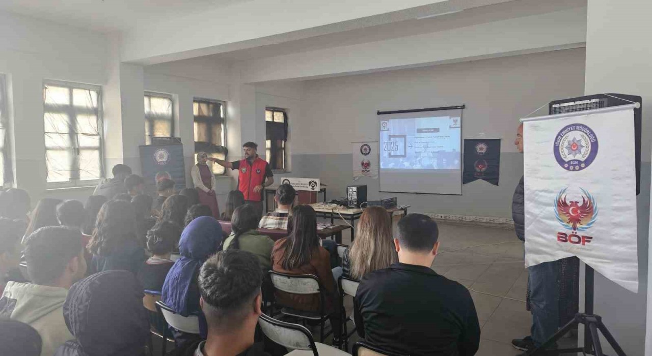Iğdırda öğrencilere terörle mücadele ve trafik güvenliği semineri