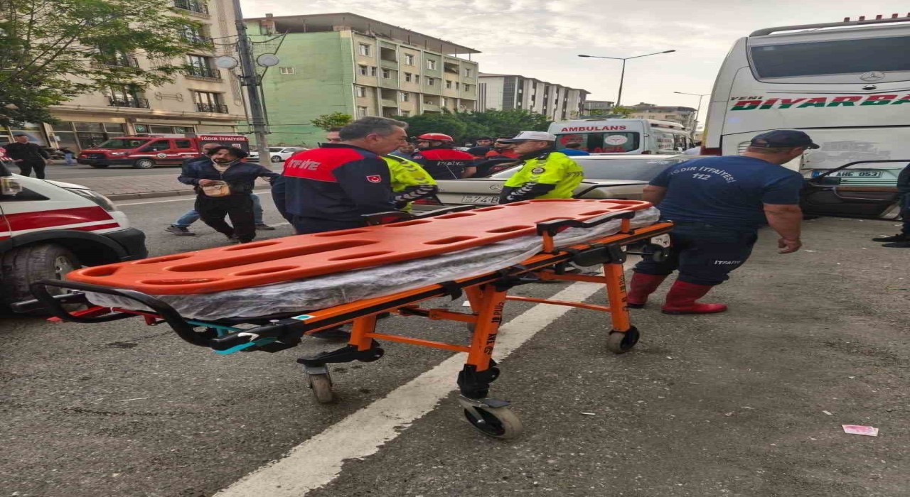 Iğdır‘da trafik kazası: 1i ağır 4 yaralı