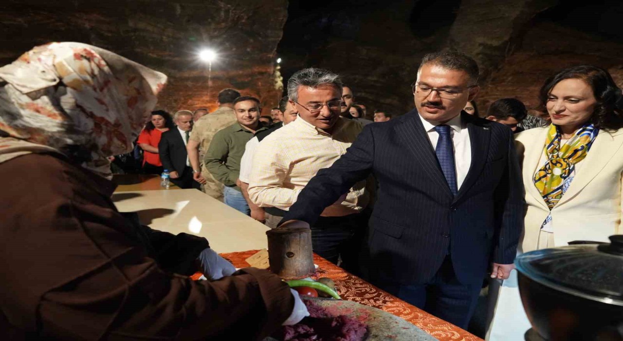 Iğdırın yöresel lezzetleri ve coğrafi işaretli ürünleri tuz mağarasında tanıtıldı