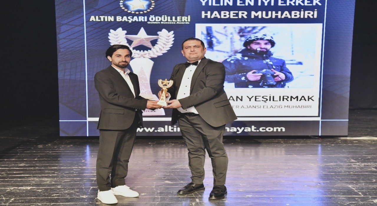 İHAya Yılın En İyi Erkek Haber Muhabiri ödülü