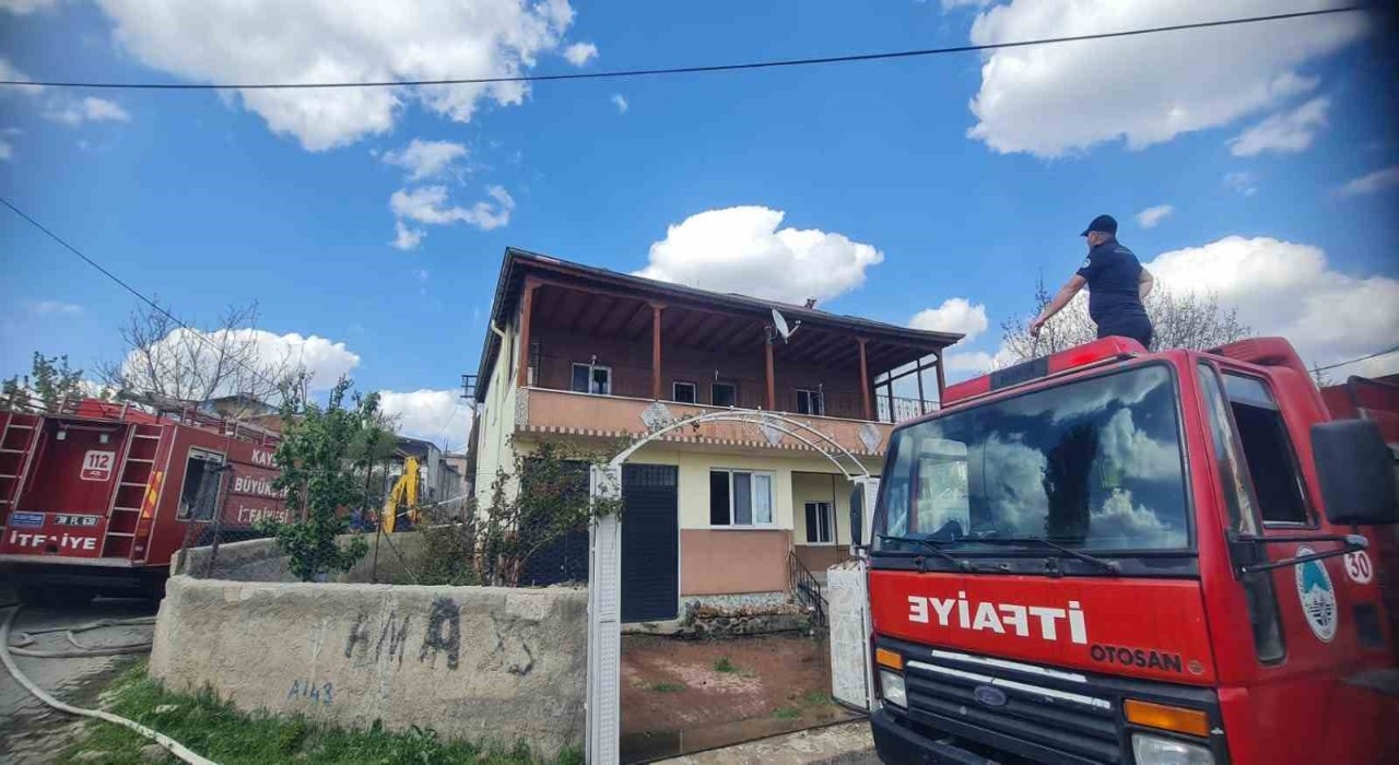 İki katlı evde yangın