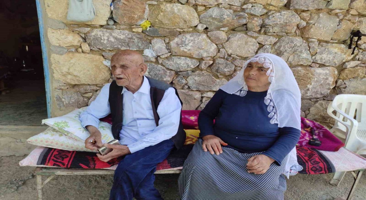 İlk aşkını alamayan Mehmet Reşit dede, 3 evlilik yapıp 28 çocuğundan ilkinin adını sevdiği kadın Rağdanın ismini koydu