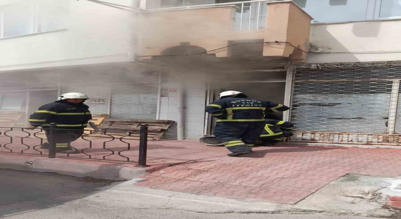 İmalathanede çıkan yangında 25 kilo kahve ve kavurma makinesi zarar gördü