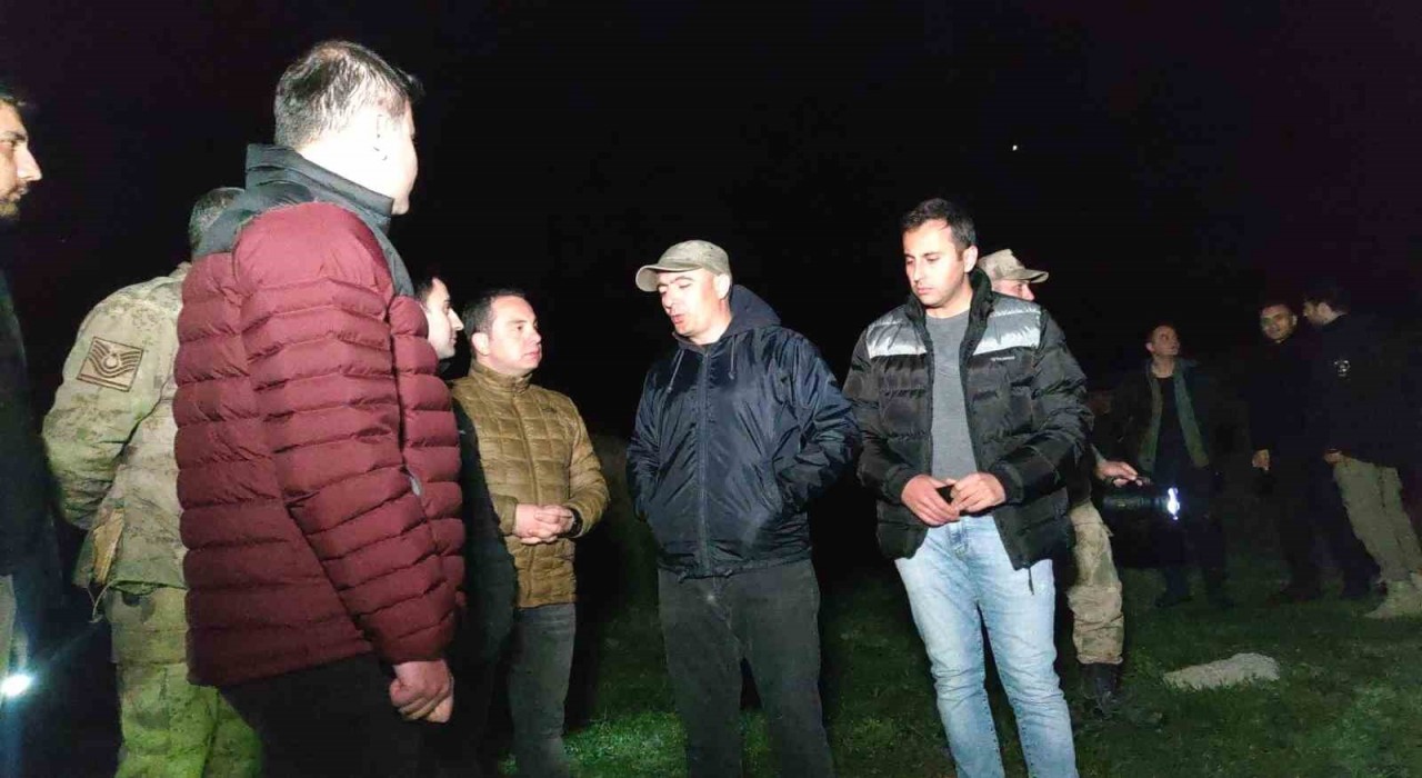 İnci kefalinin Van Gölünden tatlı sulara göçü devam ediyor