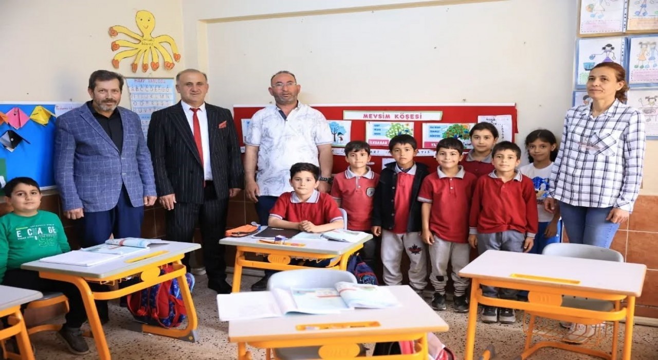 İncirliovada hayırsever tarafından bağışlanan sıralar okula teslim edildi