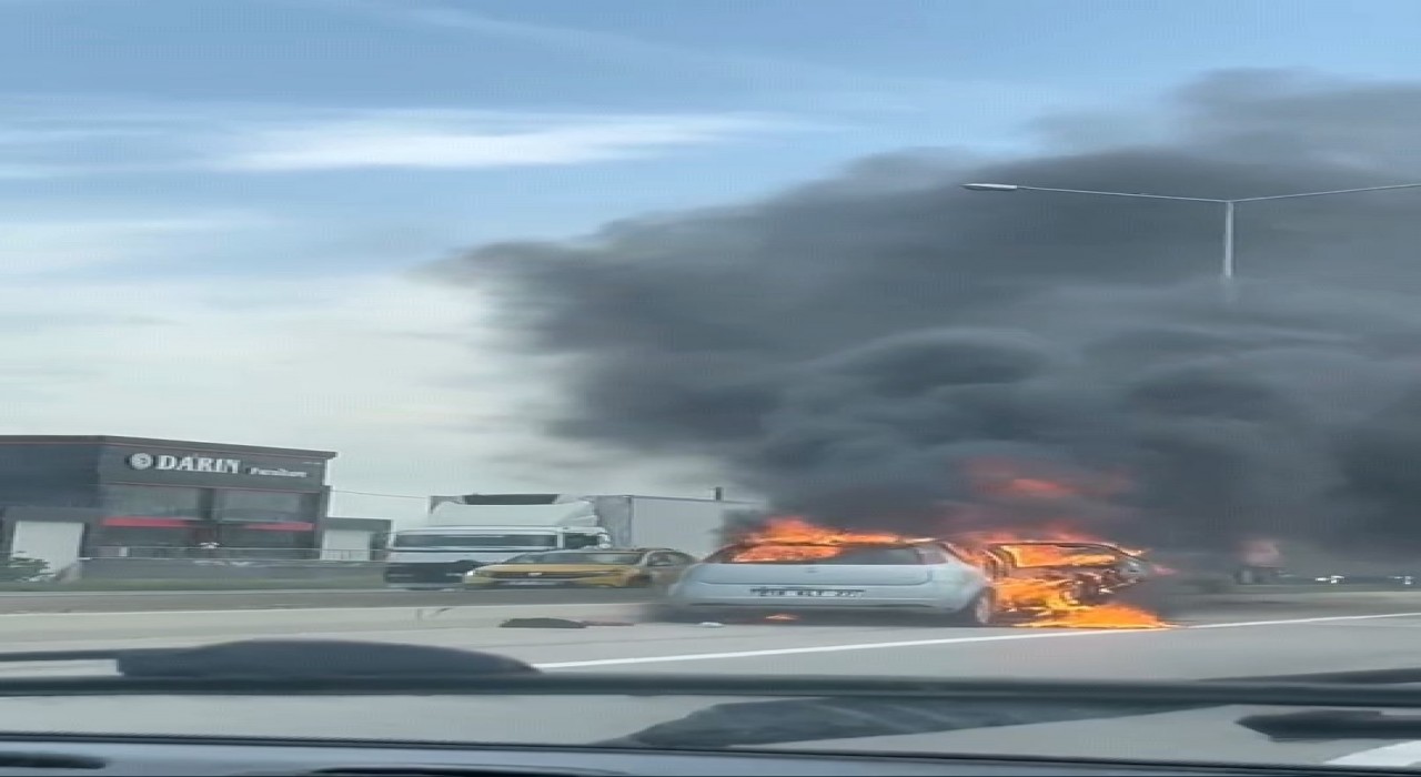 İnegölde seyir halindeki otomobil alev topuna döndü