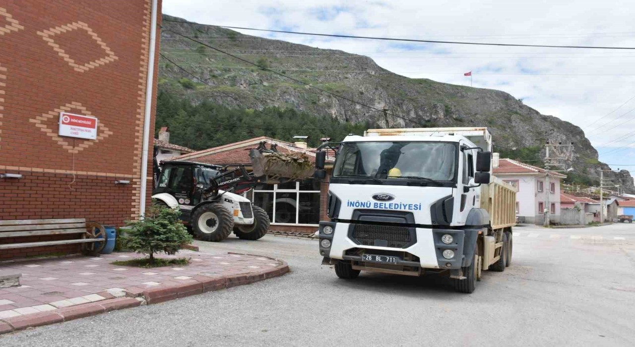 İnönüde Metruk binalar için yıkım çalışması sürüyor