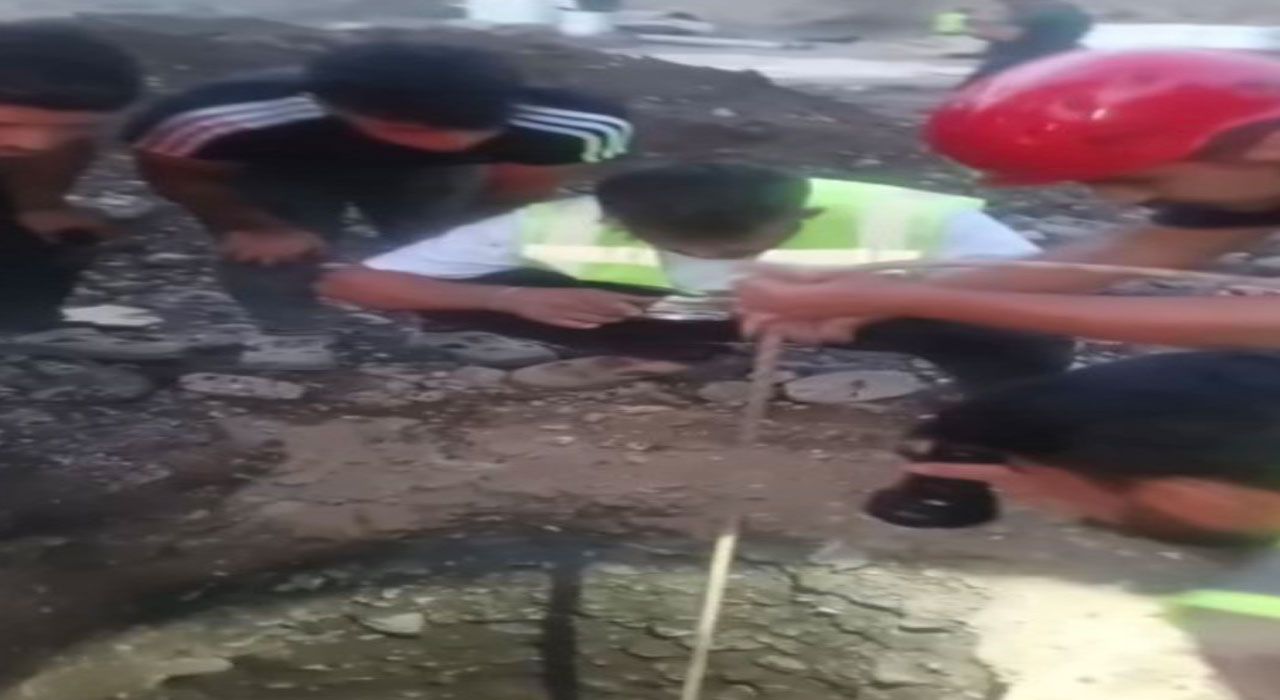 İnşaat Kuyusuna Düşen Yavru Kedi İtfaiye Tarafından Kurtarıldı