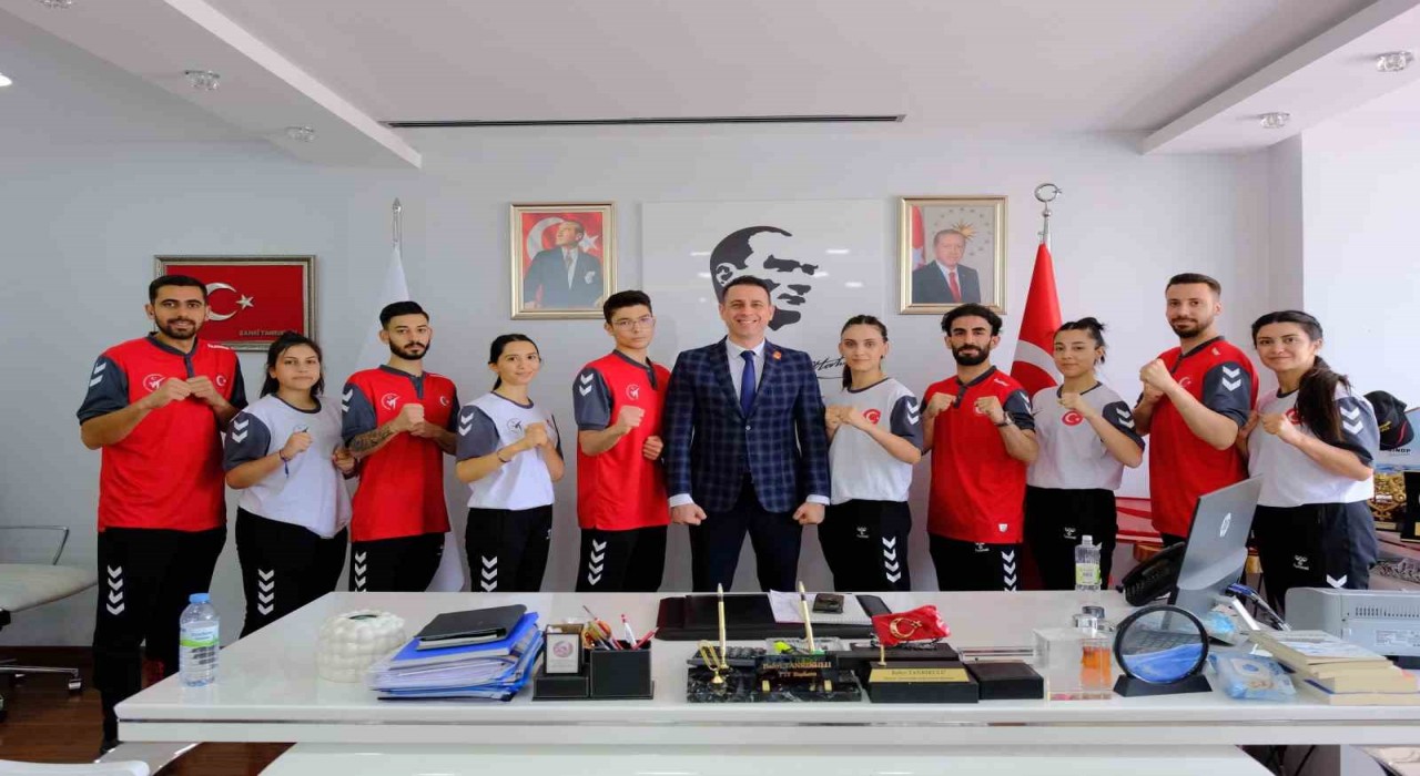 İşitme Engelliler Milli Takımından, Başkan Tanrıkuluna ziyaret