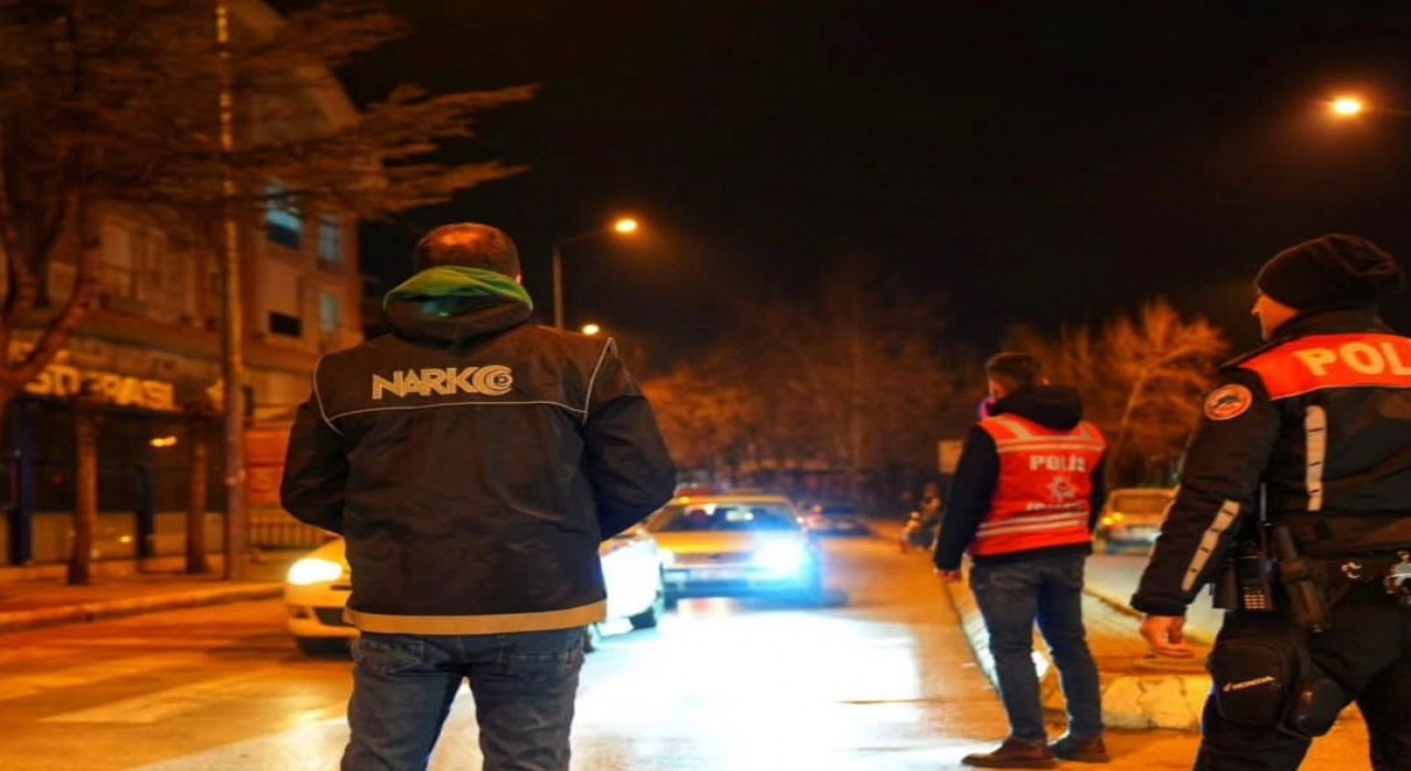Ispartada 24 saatlik polis denetiminde aranan 3 şahıs yakalandı