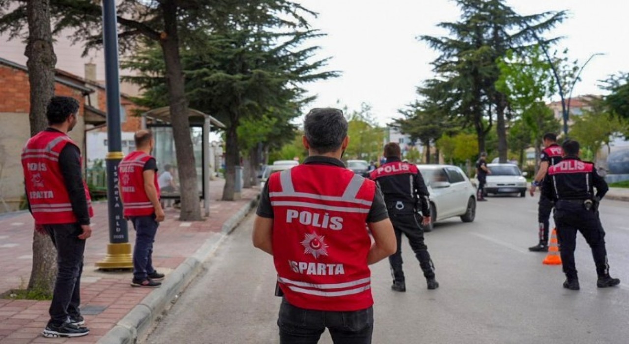 Ispartada okul çevresi denetimi: 25 araca ceza