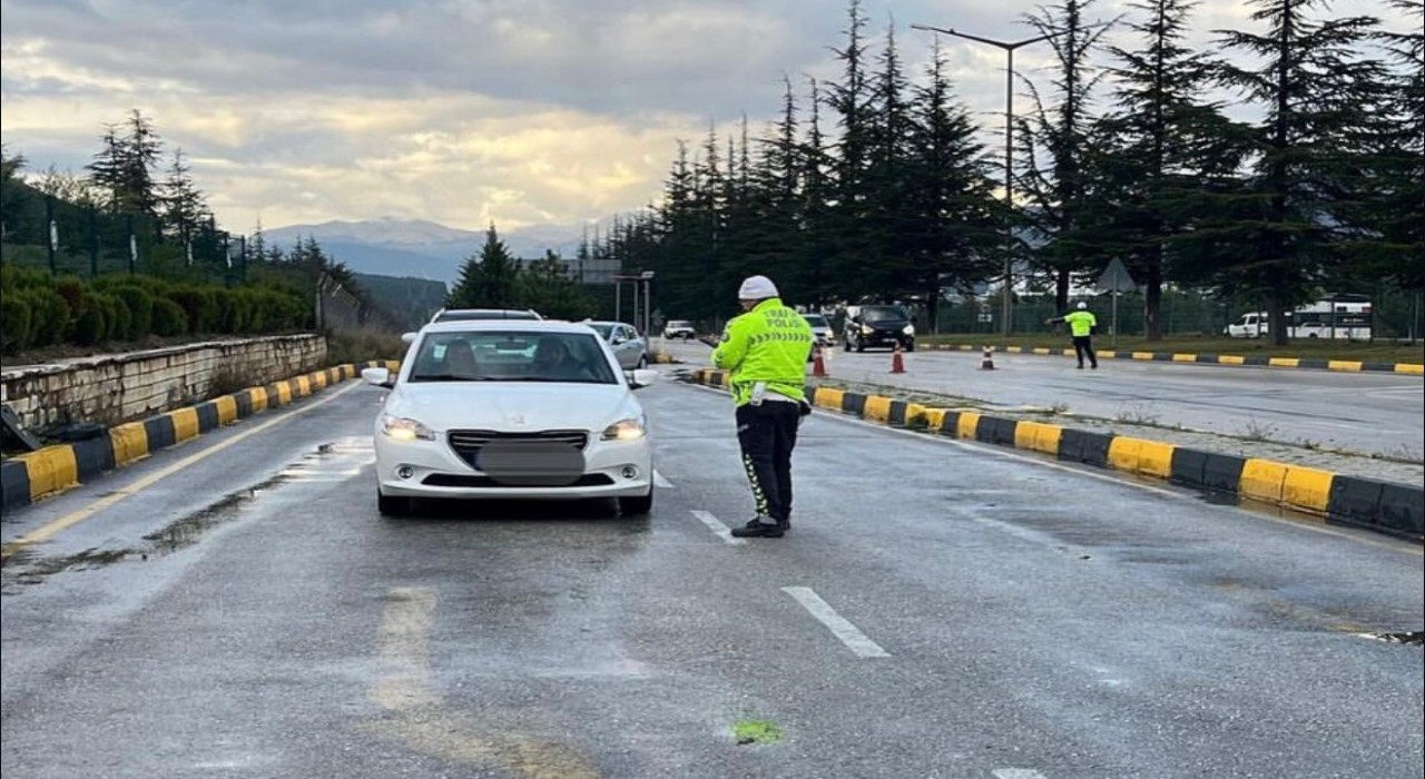 Ispartada son 1 haftada 37 bin şahıs sorgulandı, 44 aranan şahıs yakalandı