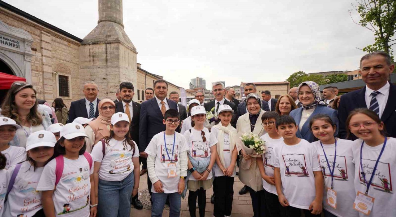 İstanbul İl Milli Eğitim Müdürlüğünden Rami Kütüphanesinde 2. Kitap Fuarı ve İmza Günü