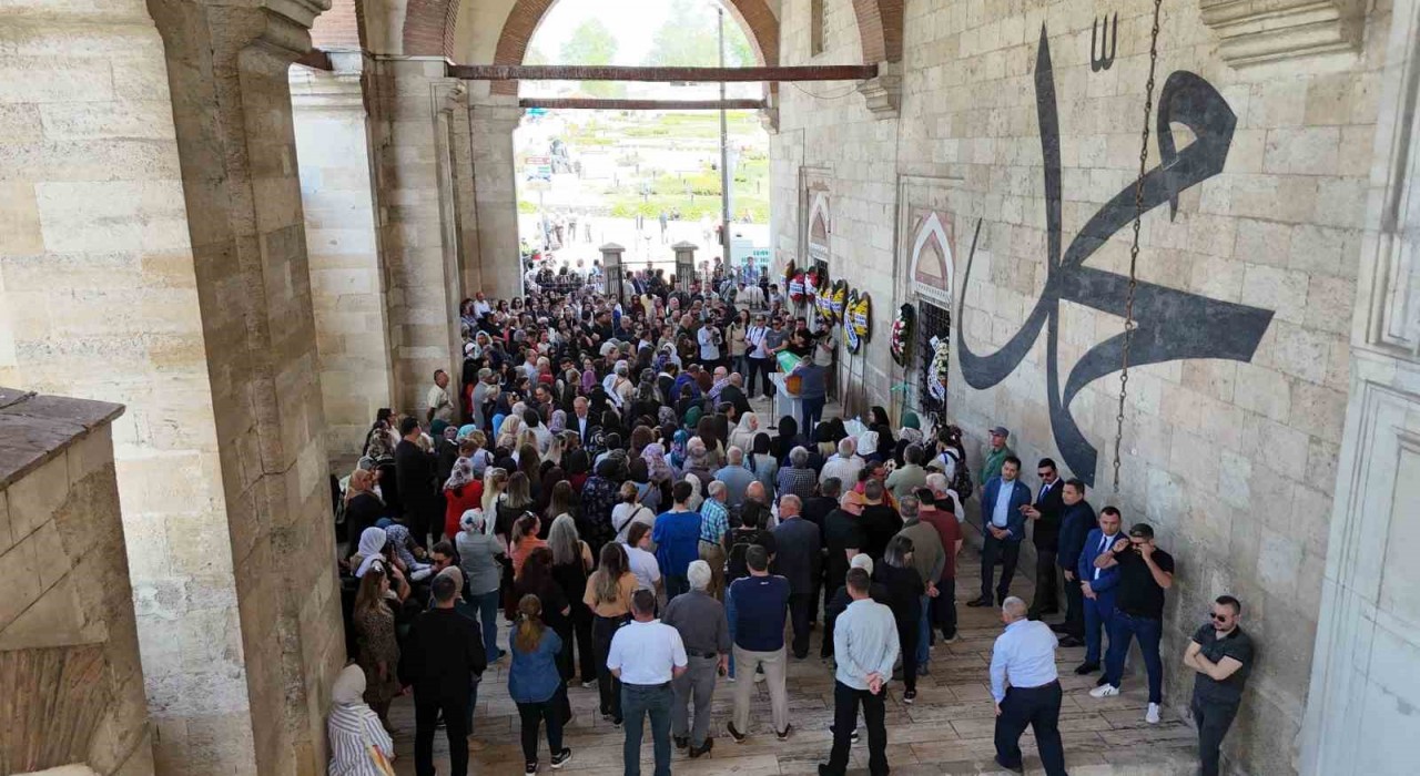 İstanbulda eski eşi tarafından öldürülen kadın, Edirnede son yolculuğuna uğurlandı