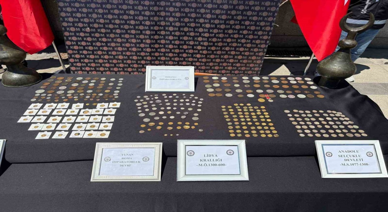 İstanbulda tarihi eser operasyonu: Padişah fermanı ele geçirildi