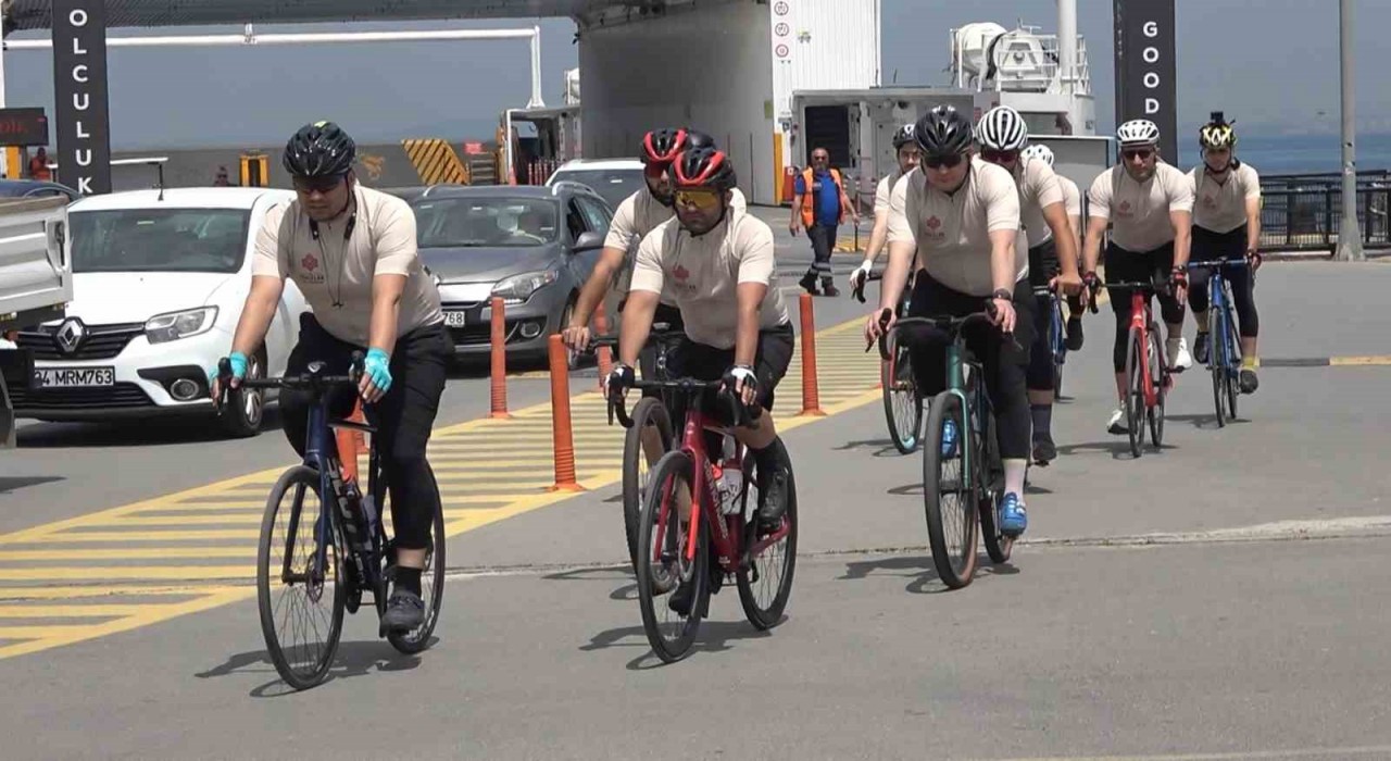 İstanbuldan Bursaya çevre için pedal çeviren 10 bisikletçi Yalovaya ulaştı