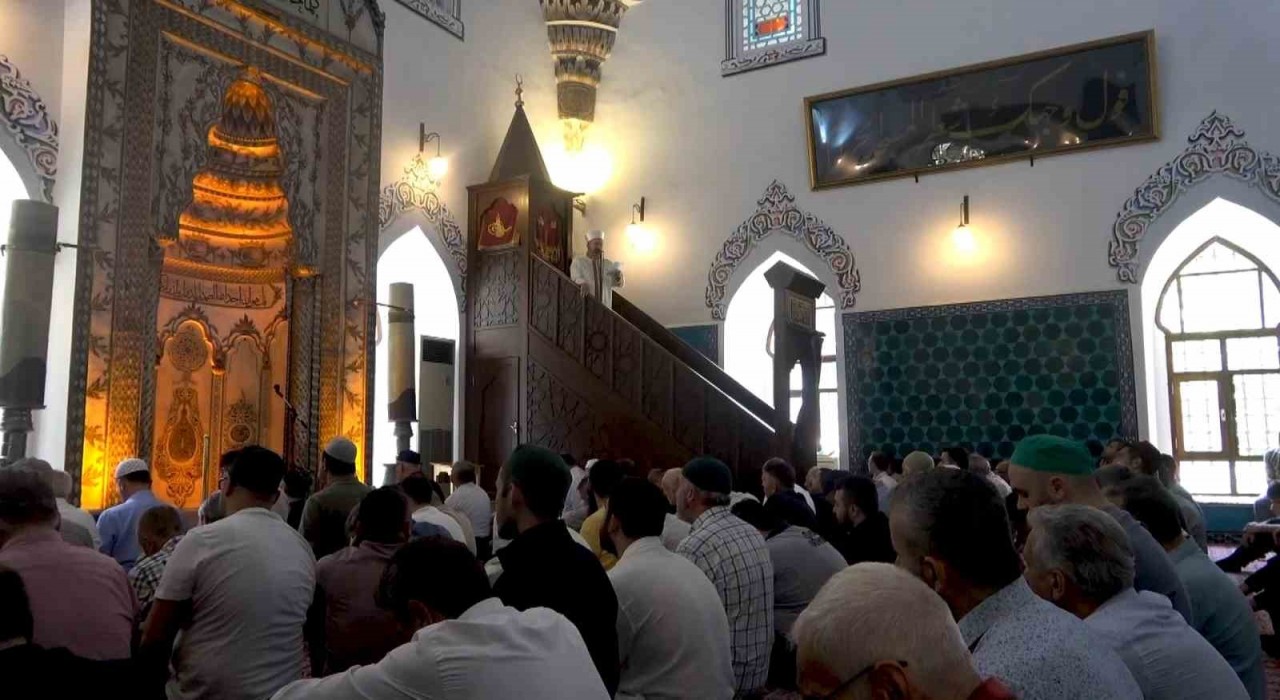 İstanbulun Fethinin 572. yılında Bursada 572 hatm-i şerif okundu