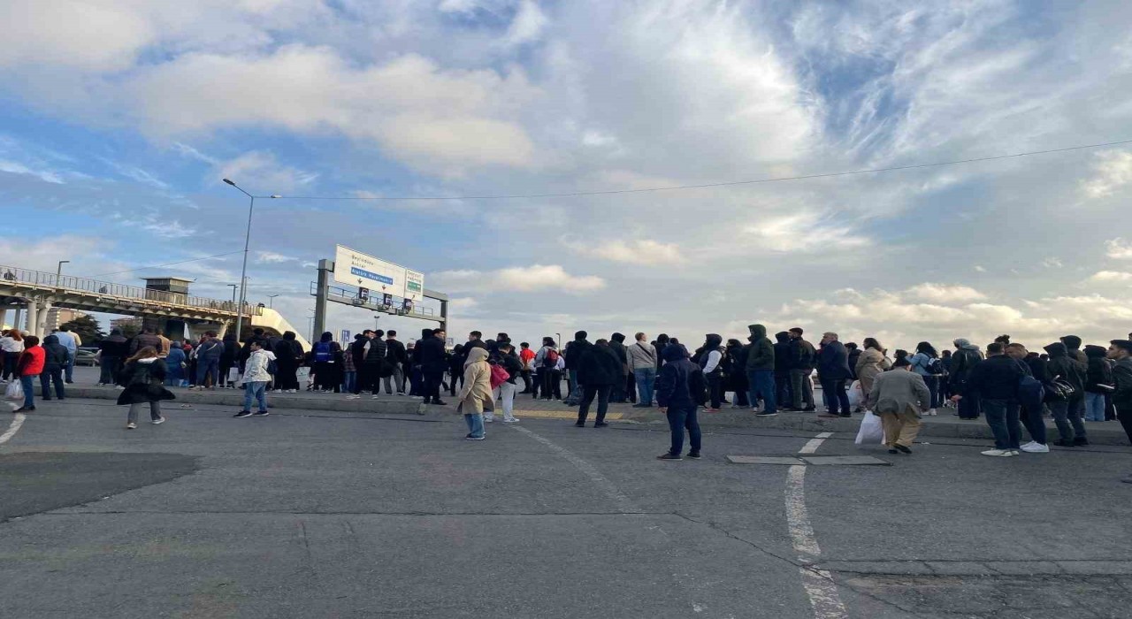 İstanbulun toplu ulaşım çilesi bitmiyor