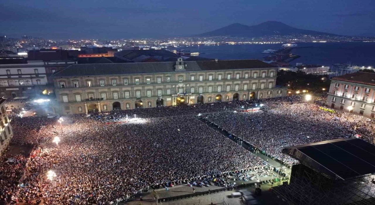 İtalya Serie Ada şampiyon Napoli