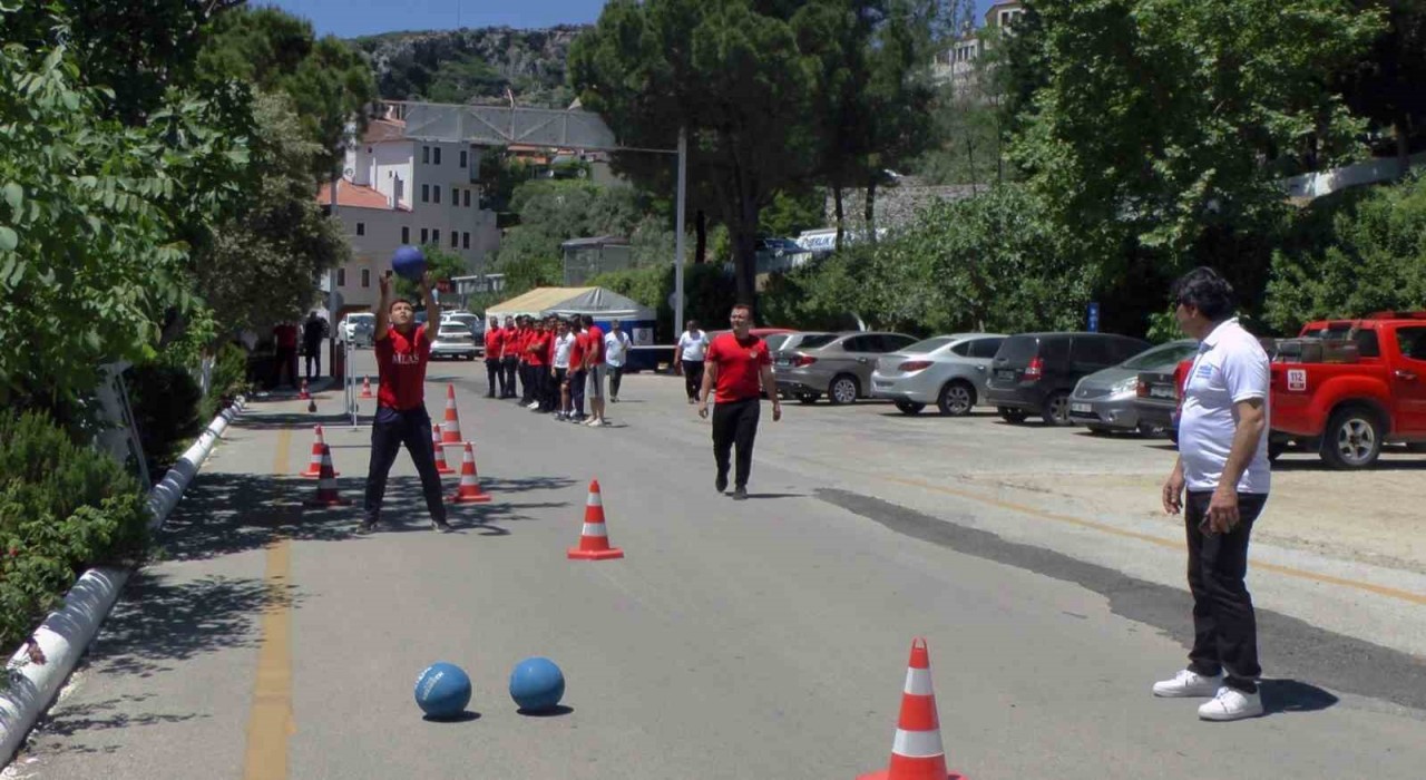 İtfaiyecilere kondisyon için spor parkuru testi