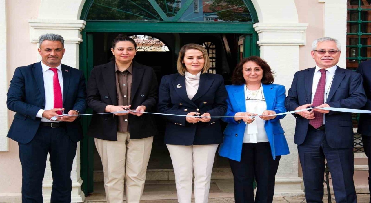 ‘İz Bırakanlar sergisi sanatseverle buluştu